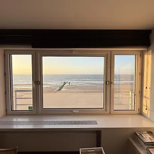 Appartement Compleet Met Frontaal Zeezicht 
